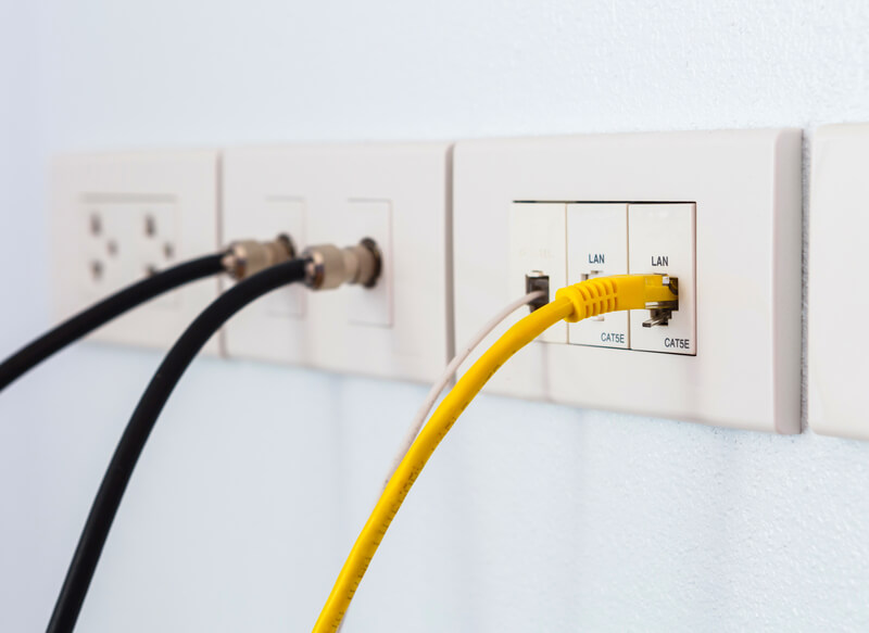 utp kabel in de muur